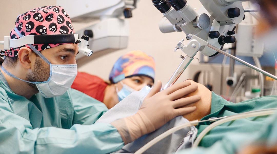 Хірургія (мікрохірургія) гортані